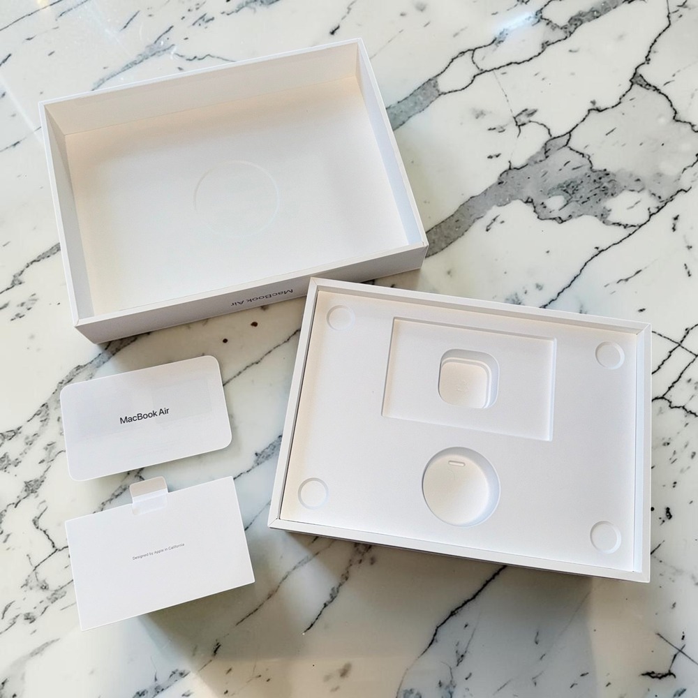 New EMPTY BOX ONLY Silver 13-inch M5 16GB 512GB MacBook Air Apple